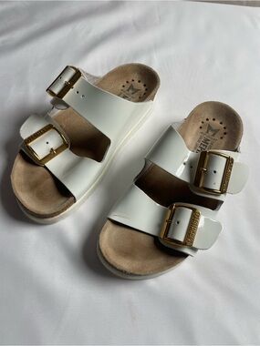 Classic Mephisto White Leather Comfort Sandals – Gold Buckles, Size EU 35 / US 5